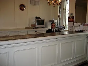 Barclay Hotel Vancouver 3*,